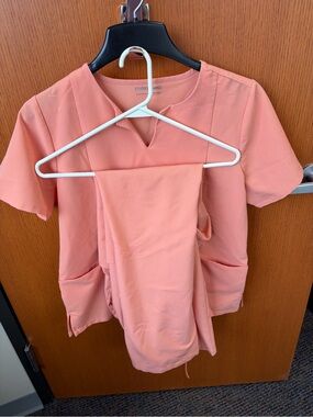 Mandala Women's Coral/ Peach Scrub Set (Large Top; Tall-Large Bottoms)